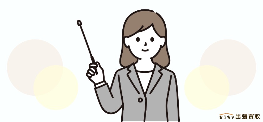 古銭の種類を解説する査定員