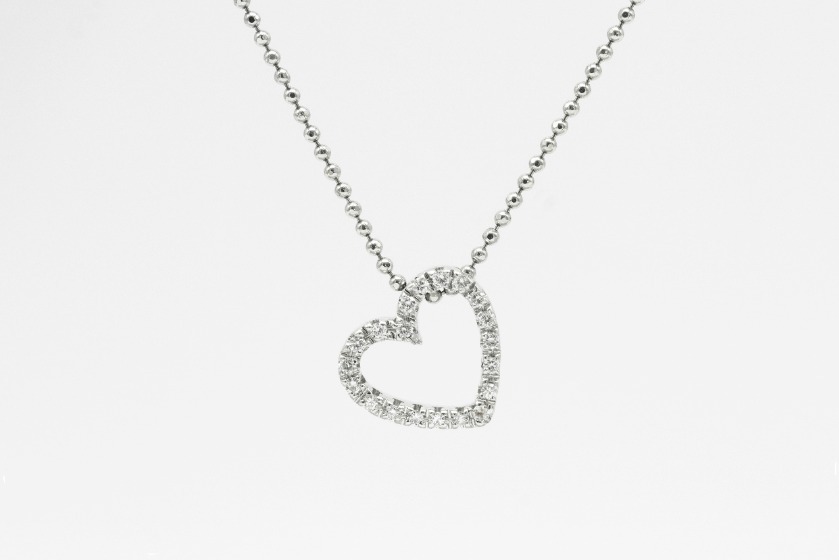 ハート型のダイヤモンドのネックレス