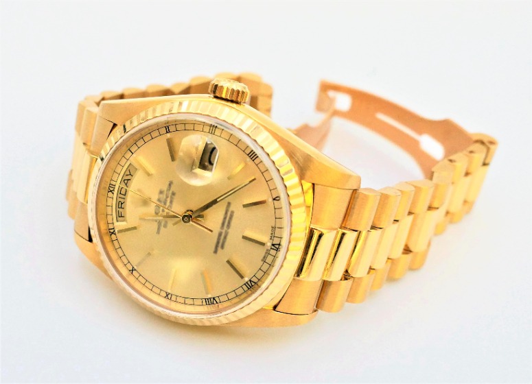 高価買取されるニナリッチの腕時計のイメージ写真